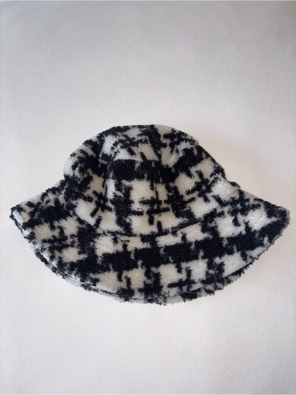 Black & White Houndstooth Faux Fur Bucket Hat